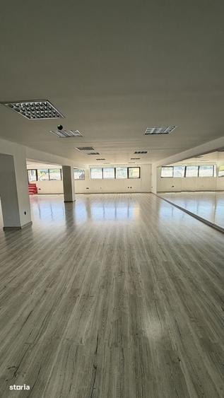 Spațiu comercial, de 180 mp, în Bârla