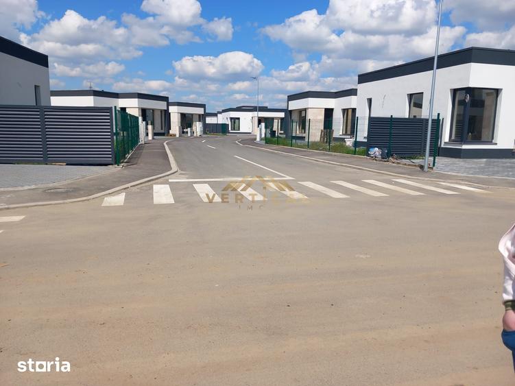 Casă cu 3 camere cu Teren 335 Mp în Vidra