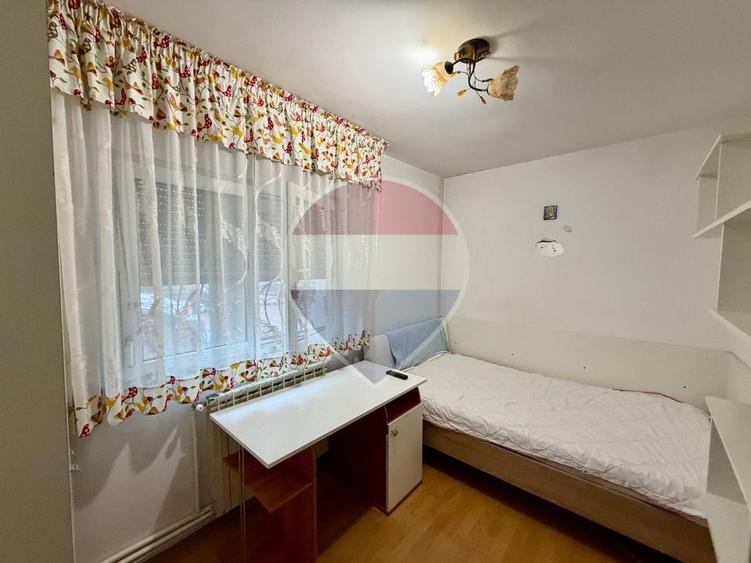 Apartament cu 3 camere decomandat, mobilat în Central