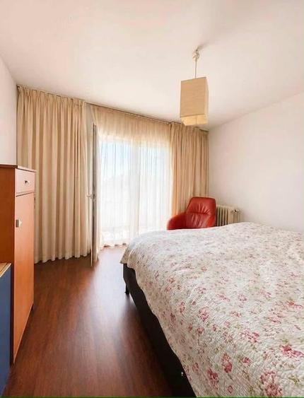 Apartament cu 4 camere decomandat în Faleza Nord