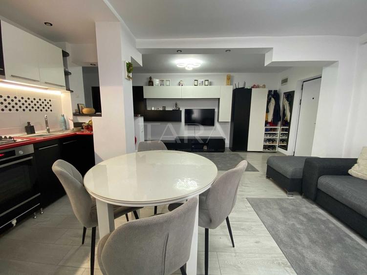 Apartament cu 3 camere semidecomandat, mobilat în Baciu