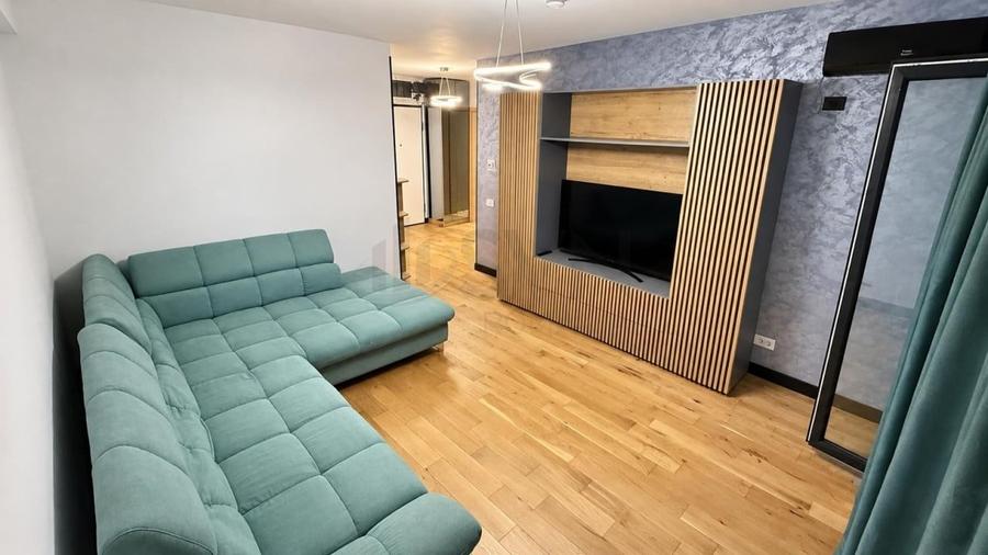 Apartament cu 3 camere decomandat în Aviației
