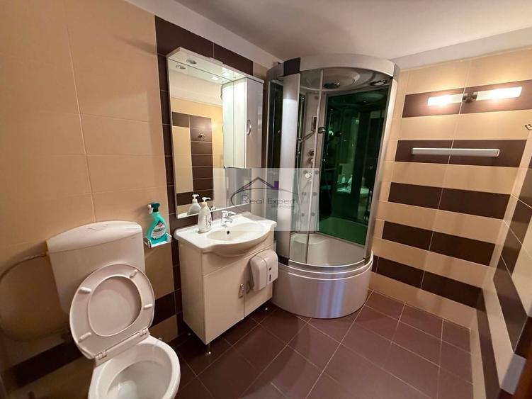 Casă individuală cu 8 camere cu Canalizare în Gruia