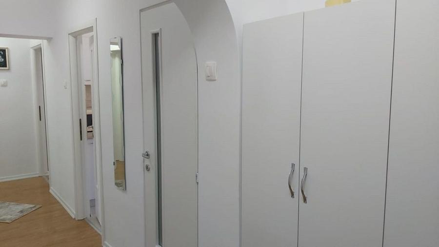 Apartament cu 3 camere în Armeneasca