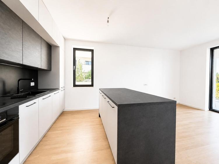 Apartament cu 3 camere decomandat, mobilat în Băneasa