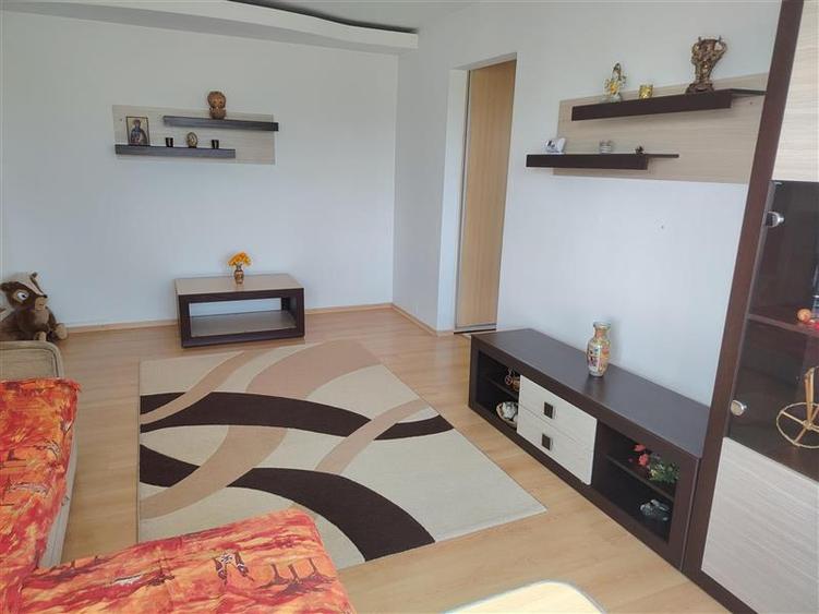 Apartament cu 2 camere semidecomandat, mobilat în Astra