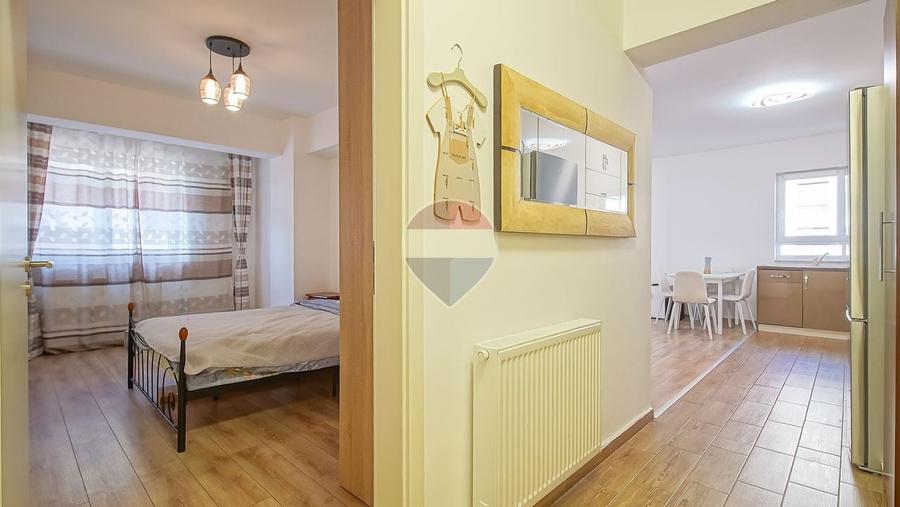 Apartament cu 3 camere decomandat în Tractorul
