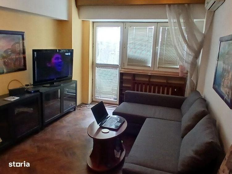 Apartament cu 3 camere semidecomandat în Victoriei