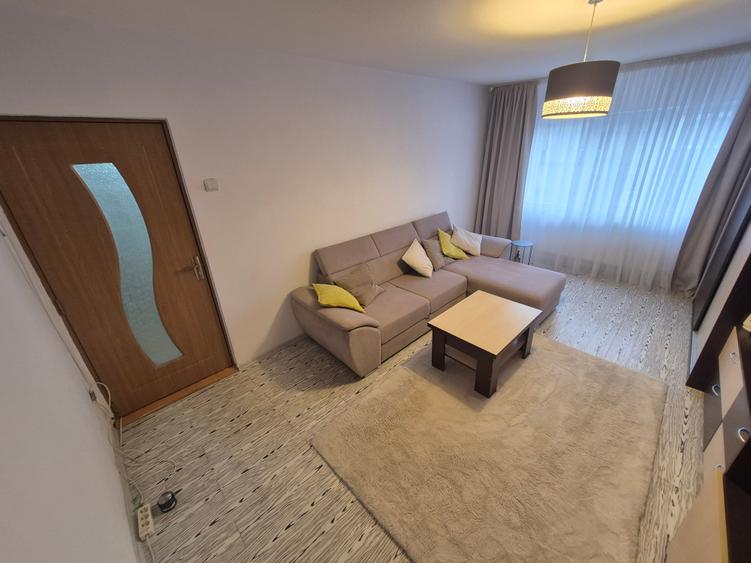 Apartament cu 2 camere decomandat în Girocului
