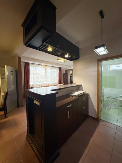 Apartament cu 3 camere decomandat în Girocului