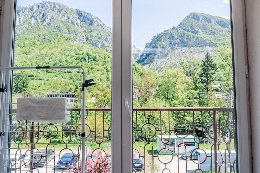 Apartament cu 3 camere decomandat, mobilat în Central