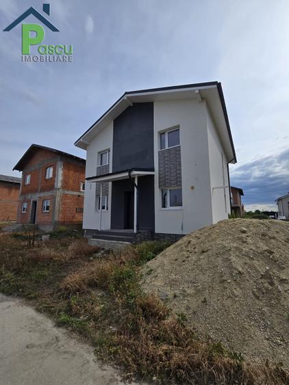 Casă cu 3 camere cu Canalizare în Central