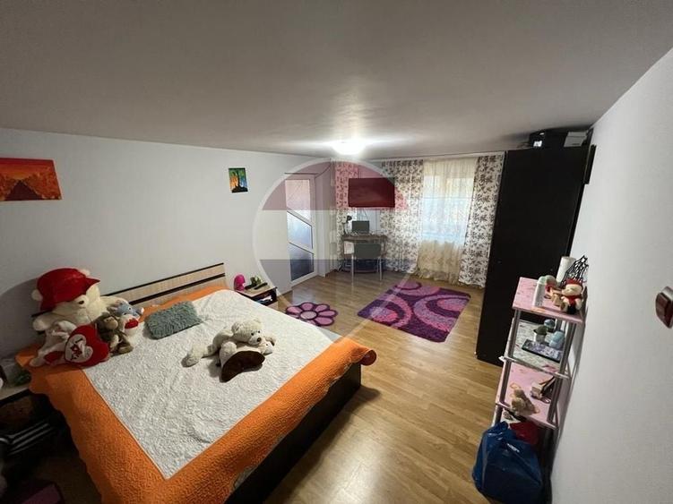 Casă individuală cu 4 camere cu Teren 1256 Mp în Central