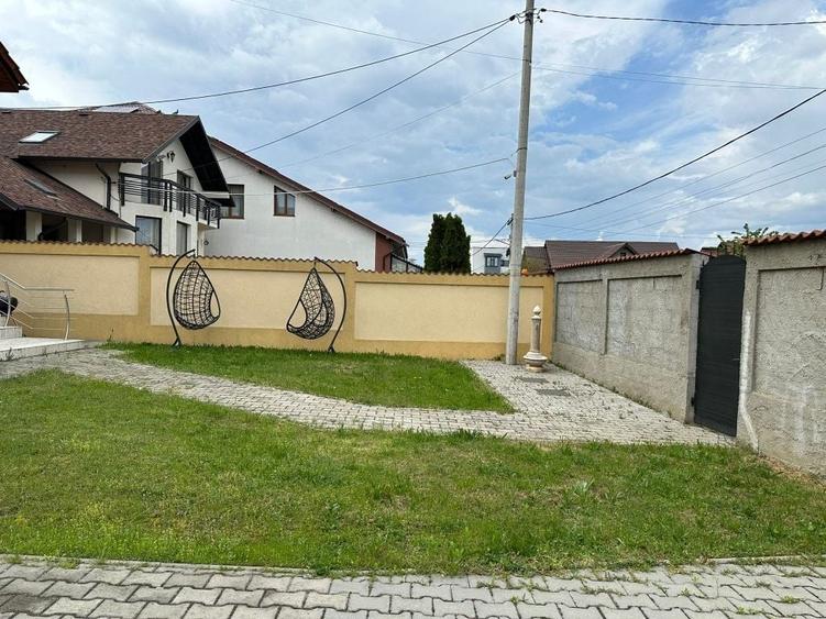 Casă cu 4 camere în Geamăna