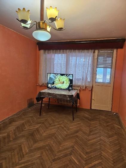 Apartament cu 3 camere decomandat în Valea Rosie