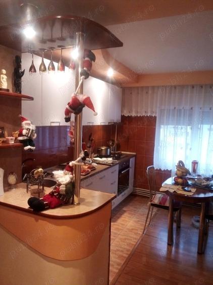 Apartament cu 3 camere decomandat în Tisău