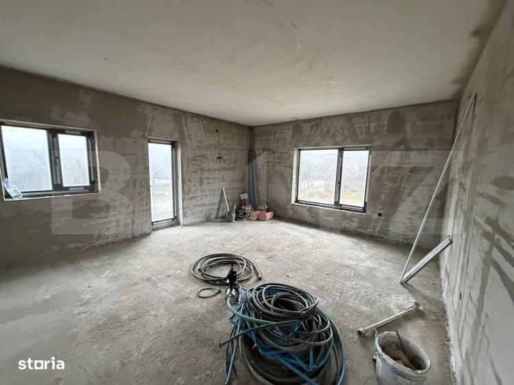 Apartament cu 4 camere decomandat în Stana