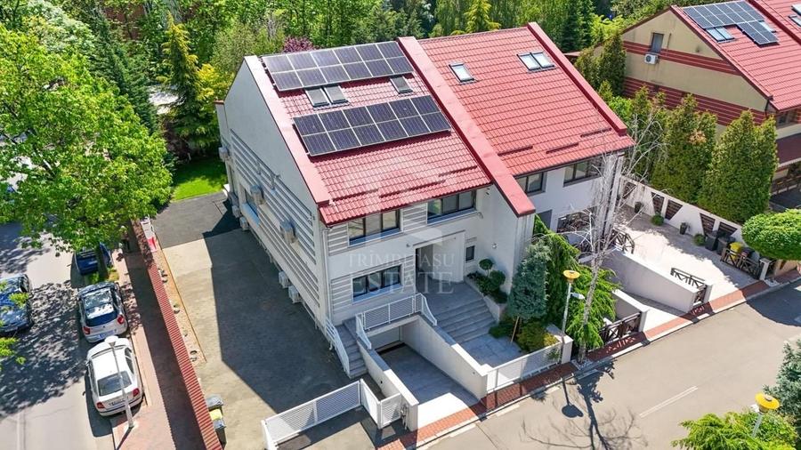 Casă individuală cu 7 camere cu Canalizare în Titan