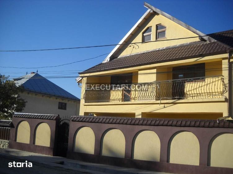 Casă cu 4 camere cu Teren 400 Mp în Central