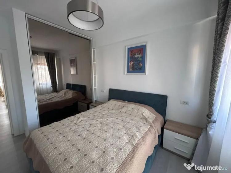 Apartament cu 3 camere semidecomandat în Calea Severinului