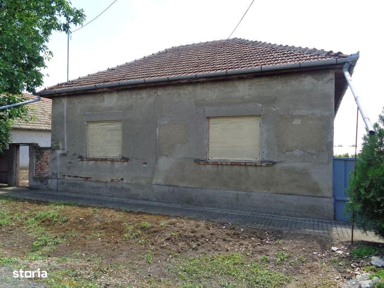 Casă cu 3 camere cu Teren 748 Mp în Central