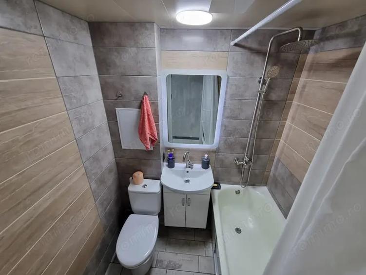 Garsonieră decomandată în Romană