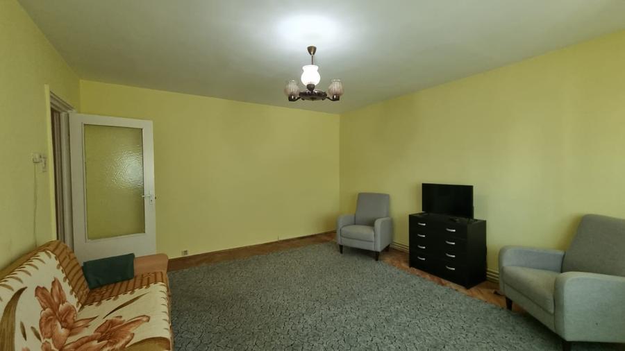 Apartament cu 3 camere decomandat în Micro 16