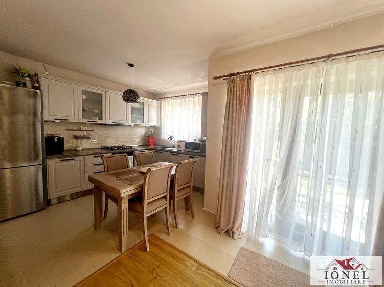 Duplex cu 4 camere cu Canalizare în Micești