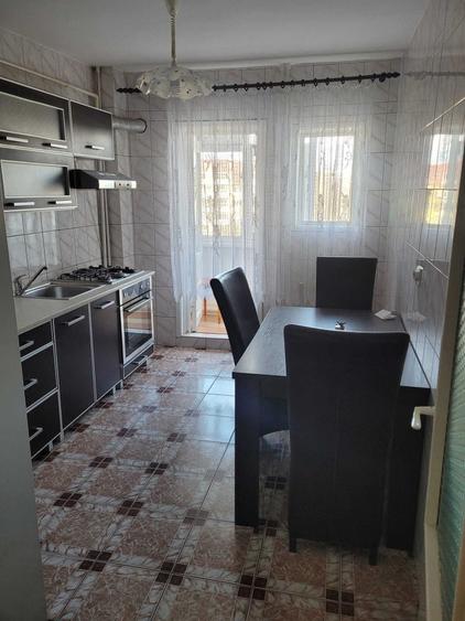 Apartament cu 3 camere decomandat în Narcisa