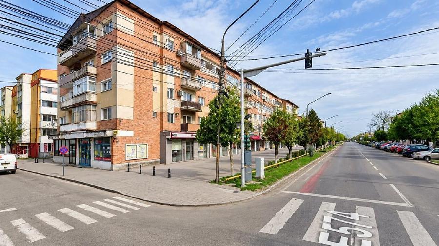 Apartament cu 3 camere decomandat în Central