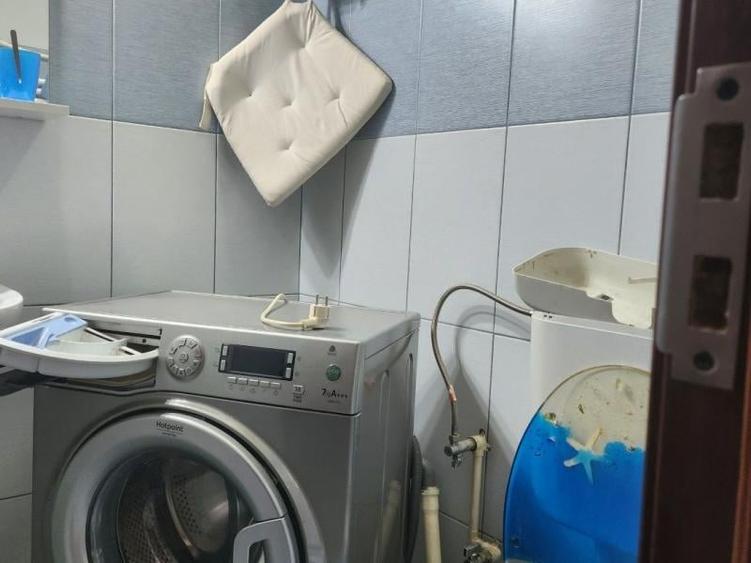 Apartament cu 3 camere decomandat în Drumul Sării
