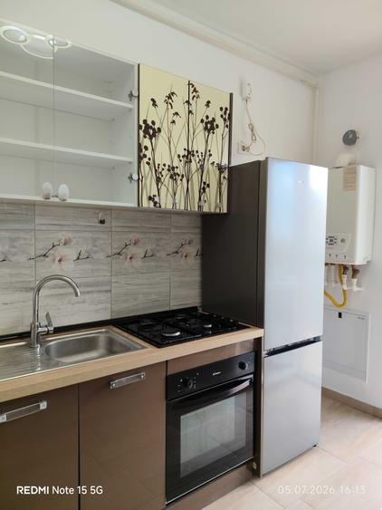 Ofer spre inchiriere apartament 2 camere nemobilat in complexul kristal residence, parcare proprie , contract de inchiriere. Pret 350 euro - 4