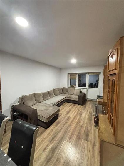 Apartament cu 4 camere decomandat în Cug