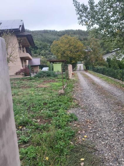Teren de 2400 mp, în Vlădești
