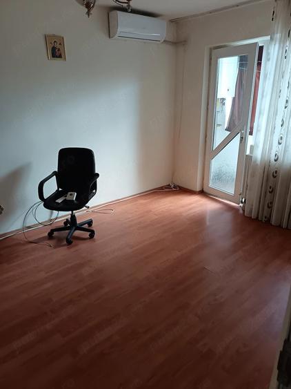 Apartament cu 2 camere semidecomandat în Fetești-Gară