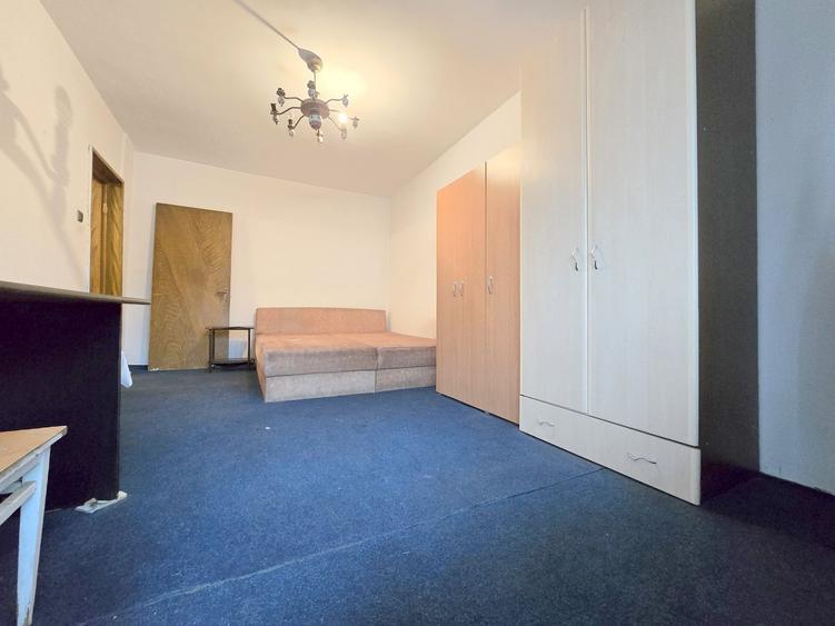 Apartament cu 3 camere decomandat în Lacul Tei
