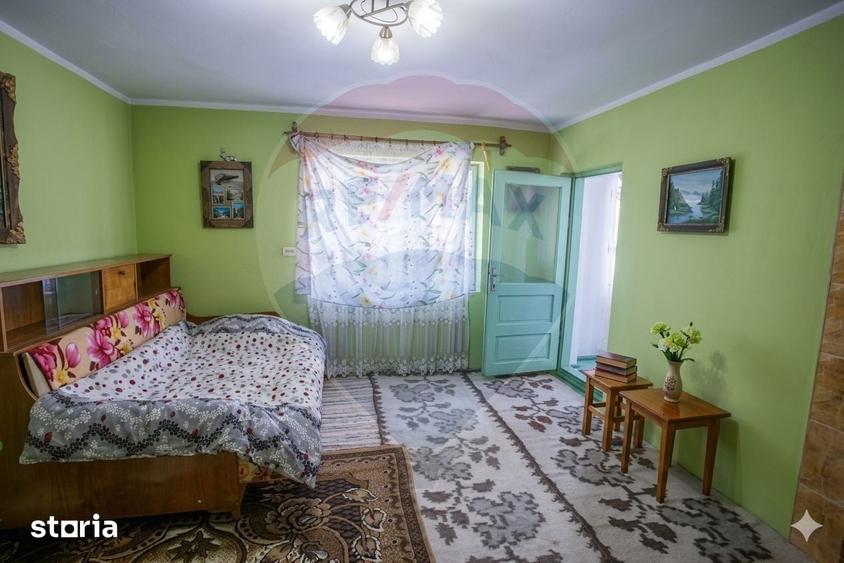 Casă cu 6 camere decomandat cu Teren 1100 Mp în Borca