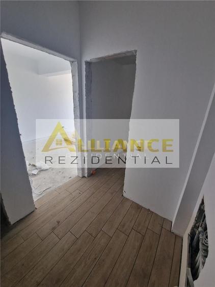 Young Residence 2 cam 60 mp la 10 min metrou - 4
