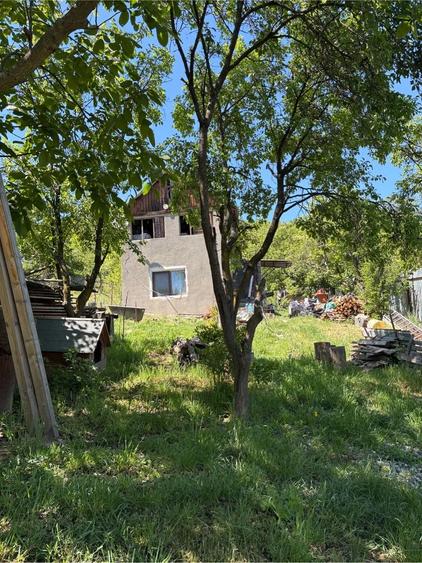 Casă cu 3 camere cu Teren 1700 Mp în Exterior Sud