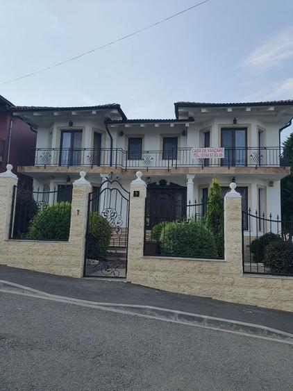 Casă cu 4 camere în Oncea