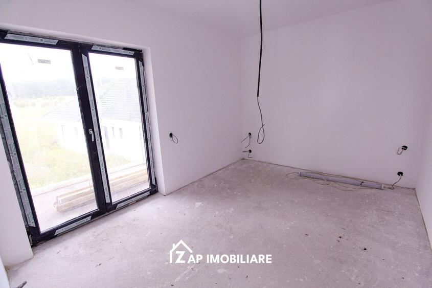Casă individuală cu 5 camere cu Canalizare în Corunca