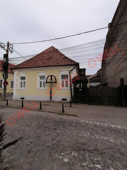 Casă individuală cu 2 camere cu Teren 100 Mp în Târgu Secuiesc