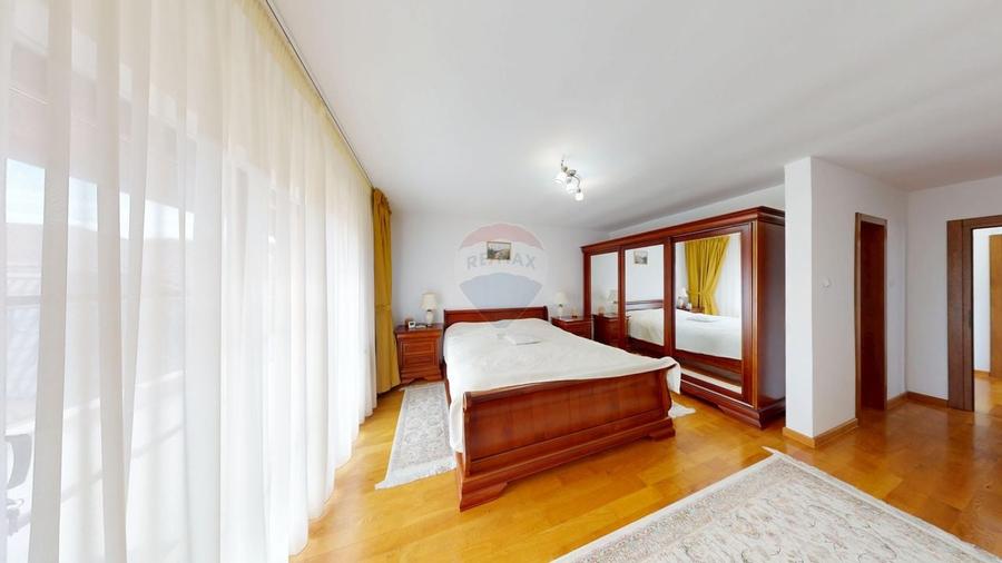 Casă individuală cu 5 camere cu Teren 1132 Mp în Cisnădioara