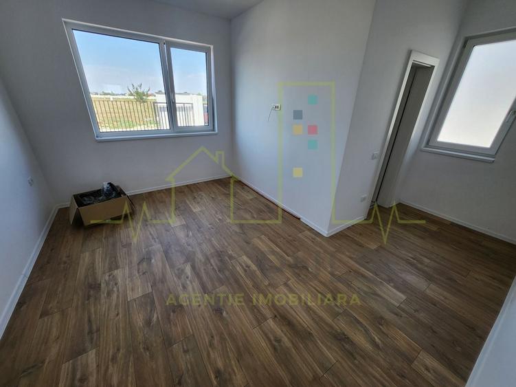 Duplex cu 5 camere cu Canalizare în Moșnița Veche