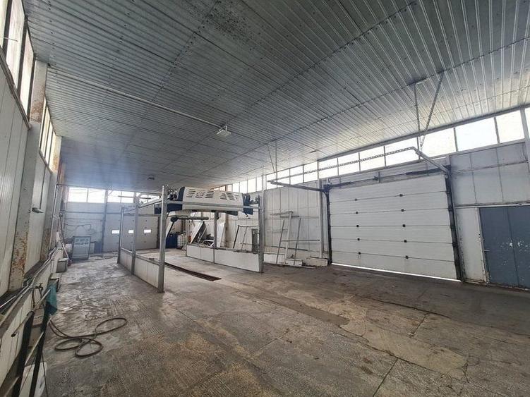 Teren construcție, în Vest