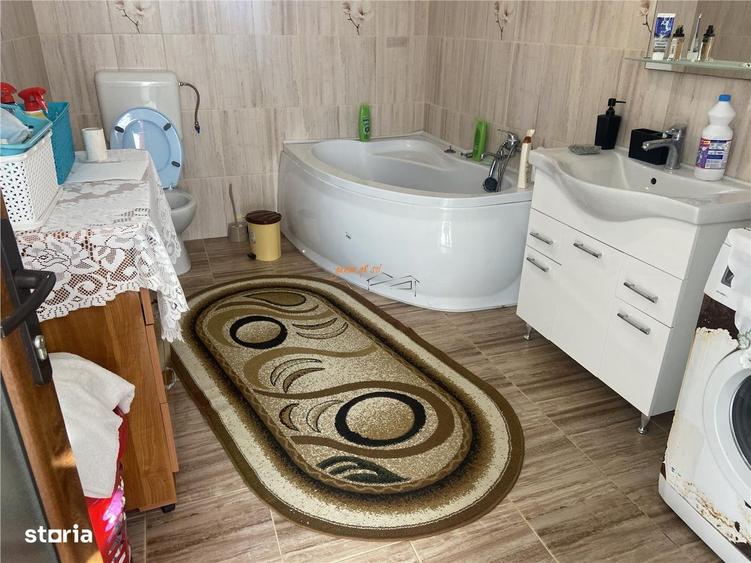 Casă cu 4 camere cu Canalizare în Tătaru