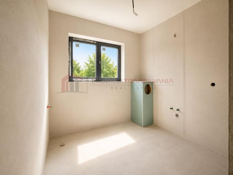 Duplex cu 5 camere cu Canalizare în Dâmbul Rotund