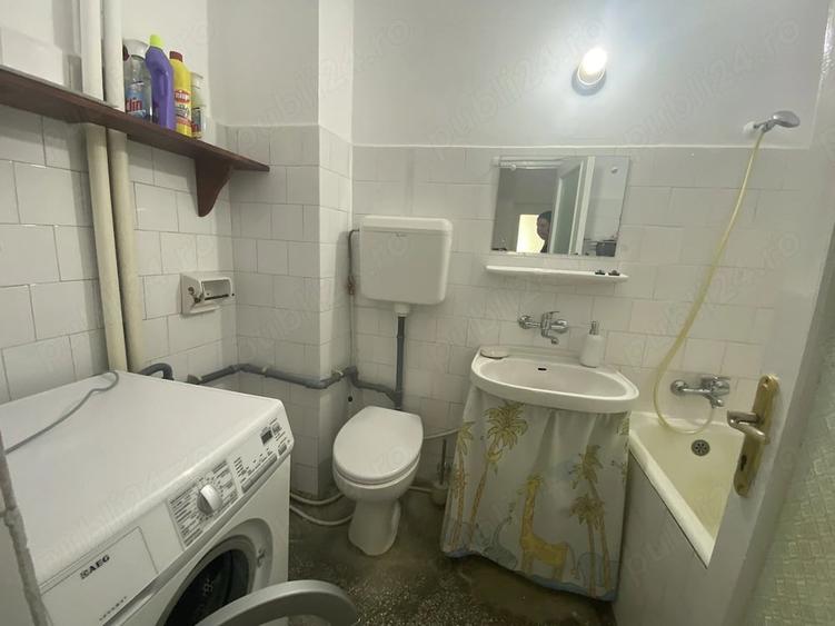 Apartament cu 3 camere decomandat, mobilat în Central