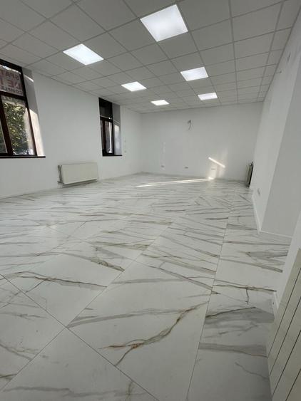 Spațiu comercial, de 100 mp, în Central