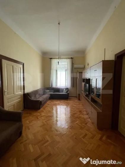 Apartament cu 2 camere semidecomandat, mobilat în Central